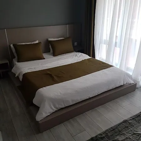 Centrum House 2*